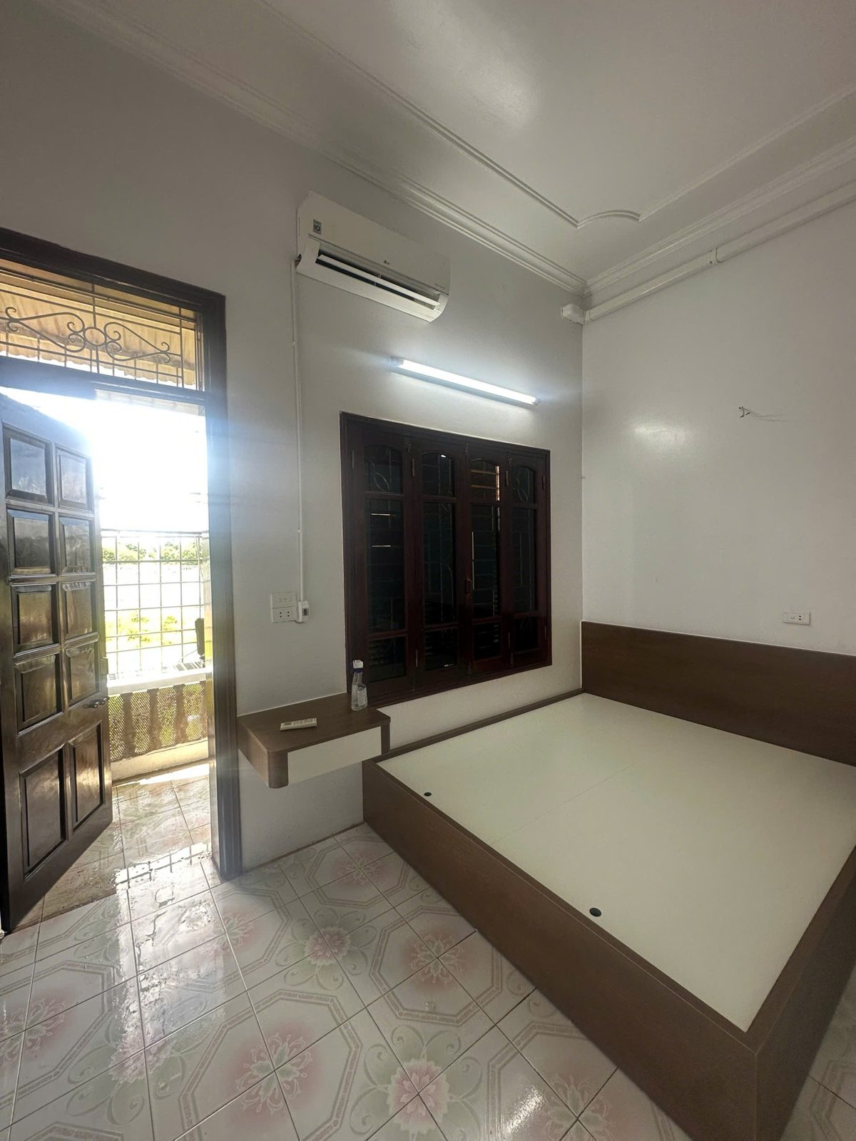 Giường gỗ công nghiệp và tab treo phòng ngủ tại Thanh Hóa